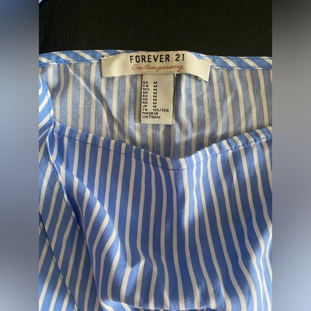 ⭐️Forever 21 blue and white striped top - Picture 5 of 5